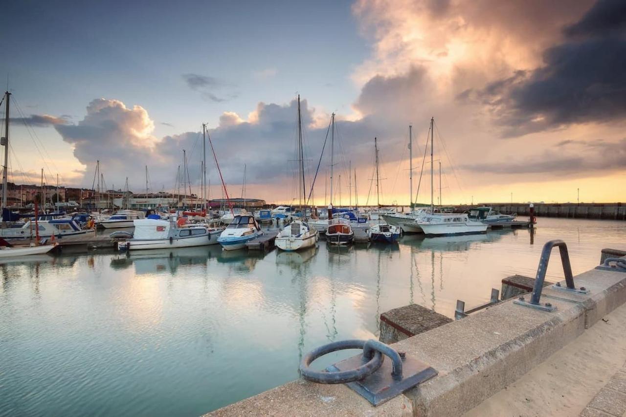 Anchor Down Cottage The Perfect Seaside Retreat Sleeps 4 Beach 2 Mins Ryde  Luaran gambar