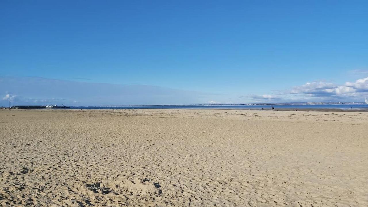 Anchor Down Cottage The Perfect Seaside Retreat Sleeps 4 Beach 2 Mins Ryde  Luaran gambar